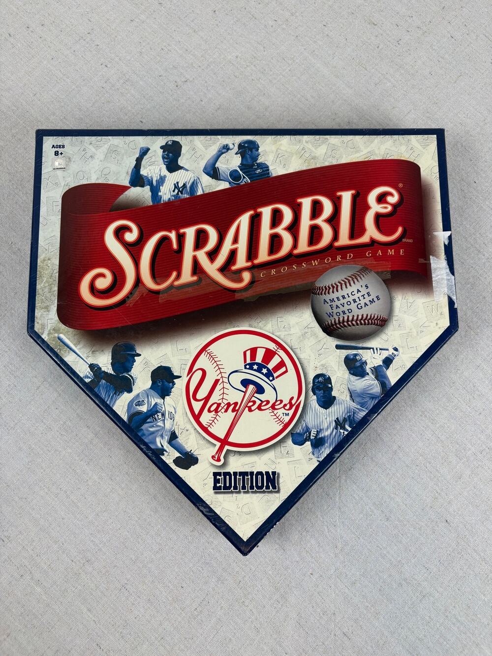 Hasbro Games Scrabble MLB New York Yankees Edition 2007